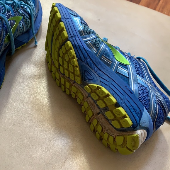 Brooks GTS 17 size 7 - Picture 3 of 5